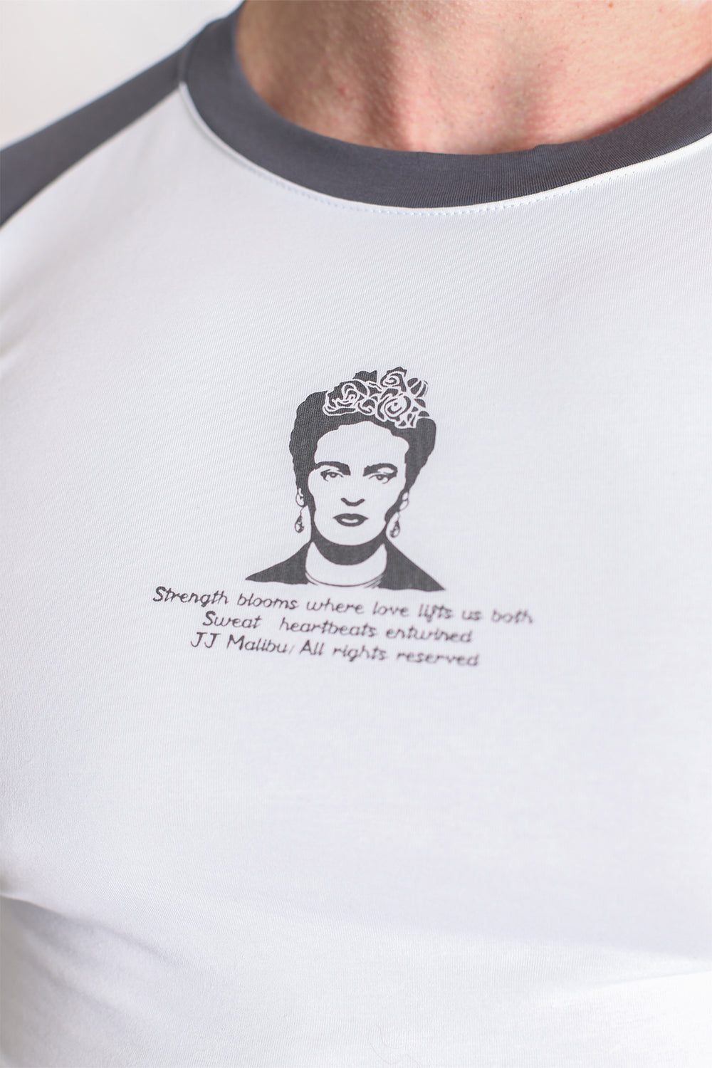 T-shirt court coupe ajustée - Rebel Bloom