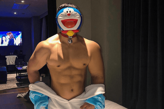 Sexy Korean Hunk Sxck Wants Your Attention