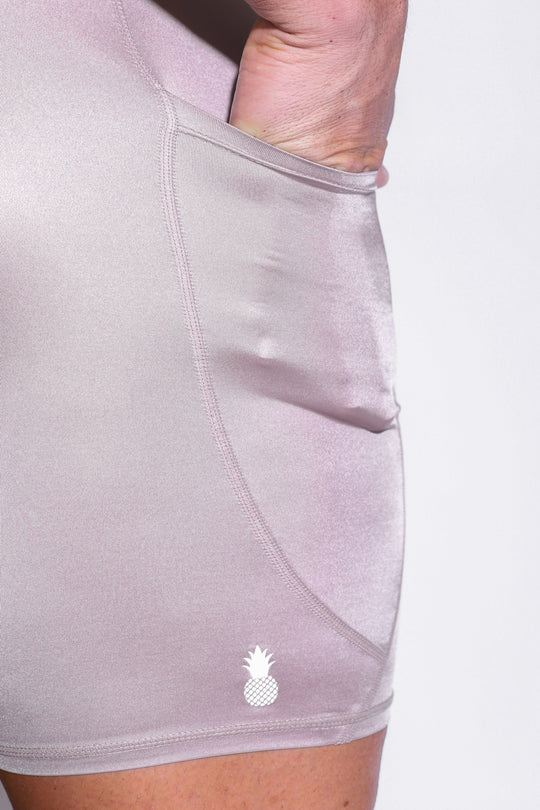Pantalones cortos ciclistas Lustrous Scrunch-Butt de 16,5 cm - Cosmic Latte