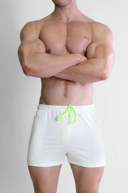 Pantalones cortos Karma de 2" con bolsillos con cremallera - Blanco