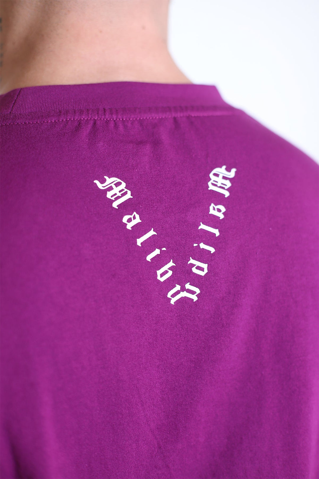 Camiseta de tirantes ajustada Escapism - Logotipo morado y blanco